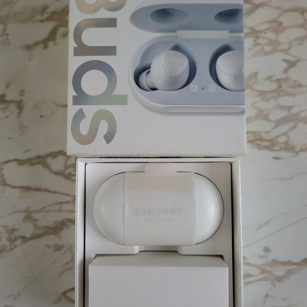 Galaxy Wireless Earbuds in White